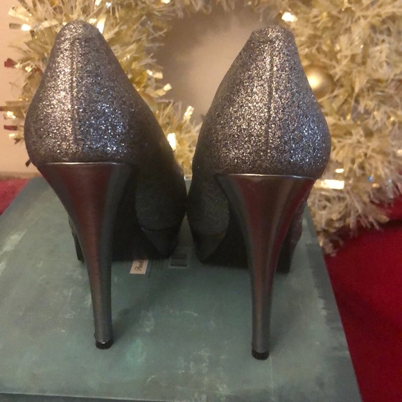 GUESS Womens Peep Toe Stilettos - Picture 2 of 6